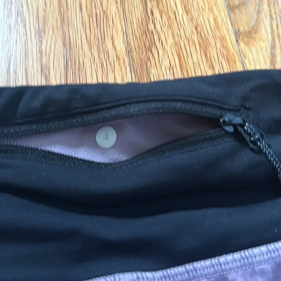 Lululemon sz 4 Speed Shorts purple gingham great pre owned condition - Picture 4 of 5